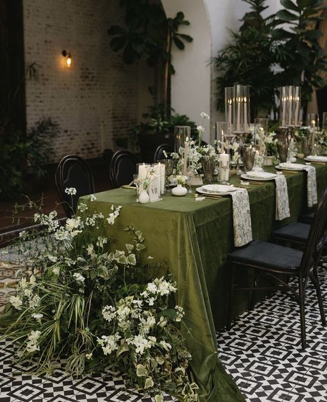 Greens Dinner, Green Velvet Wedding, Green Tablescape, Green Centerpieces, Cake Artist, Dream Wedding Decorations, Green Table, Garden Party Wedding, Wedding Linens