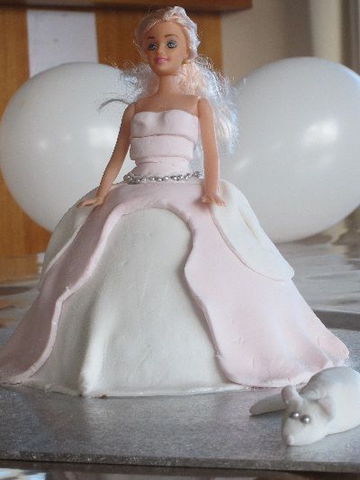 Dolly Varden Cinderella Birthday Cake for a girls birthday party Dolly Varden Cake, Second Birthday Cake, Carrot Cake Frosting, Cinderella Birthday Cake, Second Birthday Cakes, Dolly Varden, Princess Castle Cake, Cake Style, Cinderella Cake