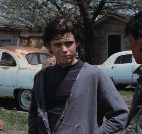 c thomas howell as ponyboy curtis in the outsiders (1983) C Thomas Howell, Ponyboy Curtis, Thomas Howell, The Outsiders 1983, Not Mine, The Outsiders