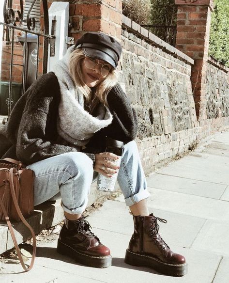 10 Ways the Shoes You Pick Change Your Whole Outfit Fii Puternic, Platform Doc Martens, Comfy Jeans Outfit, Doc Martens Outfit, Boho Mode, Stylish Lifestyle, Mom Jeans Outfit, Estilo Hippie, Tumblr Outfits