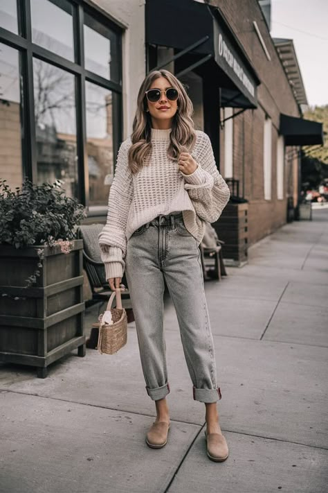 15 High-Waisted Mom Jeans Outfit Ideas That'll Make You Say Mom Style Autumn, Mom Jean Outfits For Work, Mum’s Jeans Outfit, Trendy Outfits Millenial, Hipster Outfits For Women Classy, Nanny Outfit Ideas Fall, Style Ideas For Women In Their 30s, Autumn Outfits For Women In 30s, Moms In 30s Outfits