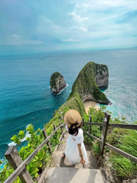 Bali Trip Aesthetic, Bali Photoshoot Ideas, Nusa Penida Bali Outfit, Bali Aesthetic Photography, Thailand Picture Ideas, Bali Travel Aesthetic, Phuket Photo Ideas, Bali Instagram Pictures, Bali Beach Aesthetic