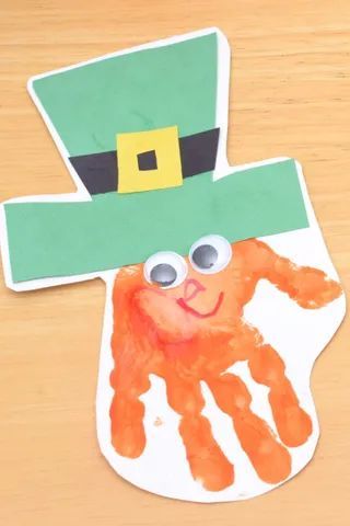 35+ St Patrick's Day Crafts For Kids - Easy St Paddy's Day Craft Ideas For Kids To Make - Clever DIY Ideas St Patrick Day Crafts For Toddlers Easy, March Projects, Infant Teacher, St Patricks Day Crafts, Leprechaun Craft, Saint Patricks Day Art, Fete Saint Patrick, March Crafts, St Patricks Crafts