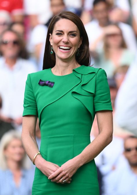 KATE Middleton is one of the most famous women in the world, but the Princess has a clever trick to avoid being spotted in public during the holidays. A royal author has revealed how the Princess of Wales goes undercover and does ‘normal’ things without anyone recognising her. Tina Brown, former Vanity Fair editor, shared […] Kate Wimbledon, Kate Middleton Wimbledon, Wimbledon 2023, Kate Und William, Looks Kate Middleton, Duchesse Catherine, Kate Middleton Pictures, Eliza Doolittle, Wales Family