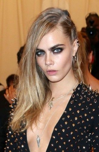 Kara at the Met Ball Punk Rock Makeup, Rock Makeup, Pretty Punk, Rock Hairstyles, Punk Makeup, Punk Looks, Met Ball, Event Makeup, Punk Hair