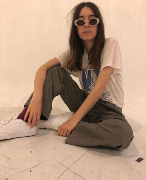 Sup? 😎 Danielle Haim #EandJSunnies Haim Style, Danielle Haim, Haim, Girls Rules, Alternative Girls, Just Girl Things, Well Dressed, Playing Dress Up, Fitness Inspo