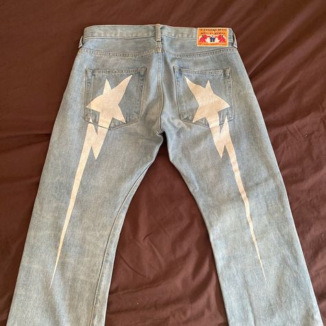 Star On Pants, Cool Jean Designs, Bape Star Jeans, Painting Jeans Ideas, Custom Pants Ideas, Custom Clothes Diy, Art On Pants, Bape Pants, Pants Painting