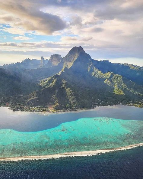 Moorea Island, Life In Paradise, Oceania Travel, Adventure Inspiration, Pretty Landscapes, Destination Voyage, Dream Travel Destinations, Island Vibes, Best Pictures