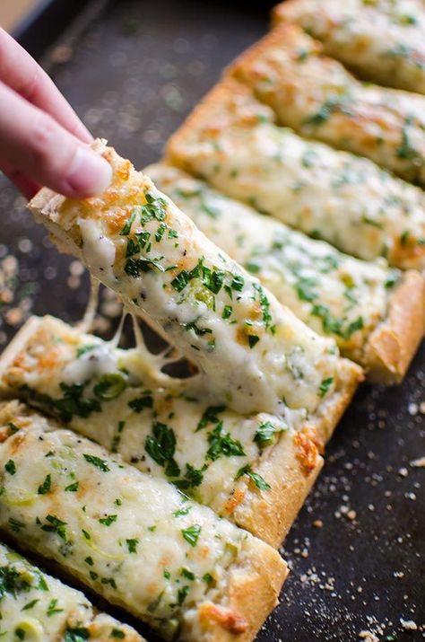 Garlic Bread Appetizer, Cheesy Garlic Bread Recipe, Pizza Roll, Garlic Bread Recipe, Cheesy Garlic Bread, Challah, Perfect Appetizers, Bread Recipes Homemade, Breakfast Casserole