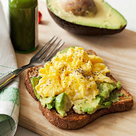 Crohns Friendly Recipes, Popular Breakfast Recipes, Avocado And Egg, Avocado Dessert, Avocado Toast Egg, Avocado Toast Recipe, Resep Diet, Idee Pasto Sano, Avocado Recipes