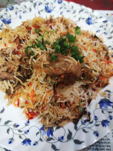 #biryani #homemade #chicken #chickenbiryani #yummy #spicy #recipe #recipeoftheday #biryanirecipe #muradabadibiryani Homemade Biryani, Cake Story, Chicken Biryani, Horse Wallpaper, Biryani Recipe, Veg Recipes, Biryani, Pad Thai, Japchae