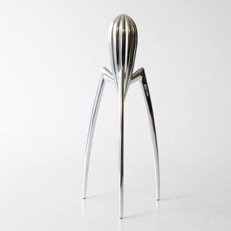 Alessi Juicy Salif Citrus-squeezer In aluminium casting Mirror polished Feet in PA Designed by Philippe Starck Phillipe Starck, Lemon Juicer, Citrus Squeezer, Lemon Squeezer, Citrus Juice, Citrus Juicer, Atomic Age, Melting Candles, Cool Tech