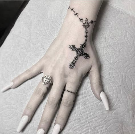 Rosary Tattoo On Hand, Cross Tattoo On Hand, Cross Tattoos For Women, Hand Tattoos For Girls, Hand And Finger Tattoos, Pretty Hand Tattoos, 4 Tattoo, Hand Tattoos For Women, Pretty Tattoos For Women