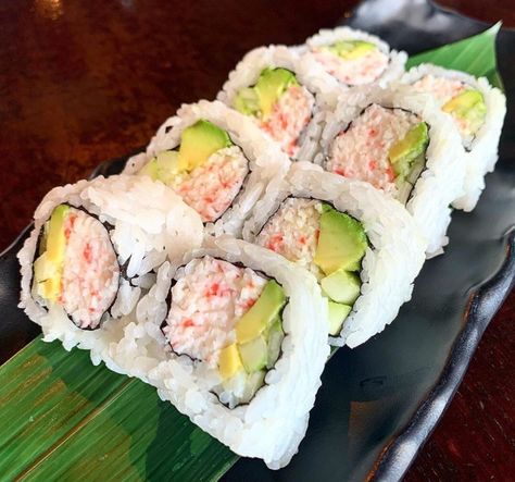 Types Of Sushi Rolls, Kinds Of Sushi, California Roll Sushi, Crispy Seaweed, Sushi Recipes Homemade, Sushi Roll Recipes, Types Of Sushi, Sushi Night, California Roll