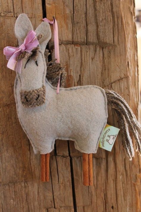 Horse Ornaments Diy, Donkey Crafts, Felt Donkey, Donkey Ornament, Donkey Christmas, Felt Craft Projects, Play Tents, Felt Crafts Patterns, Felt Crafts Christmas