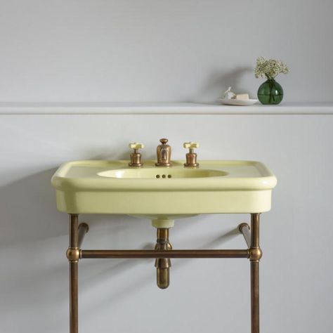 Chrome Vintage Bathroom, Colored Bathroom Sink, Vintage Console Sink, Bathroom Console Sink, Tiny Bathroom Aesthetic, Bathroom Bronze Fixtures, Pedistool Sink, Vintage Sinks Bathroom, Pedistal Sink