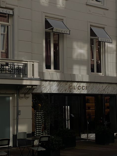 store marble luxury retail gucci aesthetic black and white Black And White Gucci Aesthetic, Old Gucci Aesthetic, Gucci Store Aesthetic, Gucci Shopping Bag Aesthetic, Aesthetic Amsterdam, Store Aesthetic, Gucci Store, Luxury Aesthetic, Luxury Retail