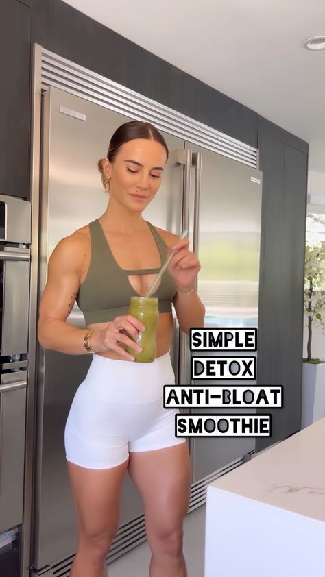 senada.greca on Instagram: My Delicious Detox Anti-Bloat Smoothie - I’ve started to make this the first thing I eat/drink in the morning It’s delicious, it’s… Anti Bloat Smoothie, Simple Detox, Smoothies Vegan, Golo Diet, Ginger Water, Healthy Snacking, Easy Detox, Lemon Ginger, Smoothie Diet Plans