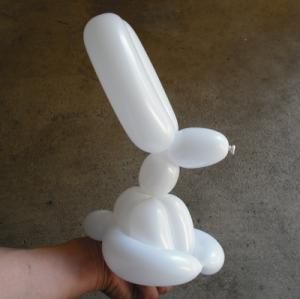 50 Balloon Animals You Can Learn to Make: How to Make a Rabbit or Bunny Balloon Animal Bunny Balloon, Twisting Balloons, How To Make Balloon, 50 Balloons, Balloon Modelling, Balloon Painting, Balloon Crafts, Balloon Twisting, Dinosaur Crafts