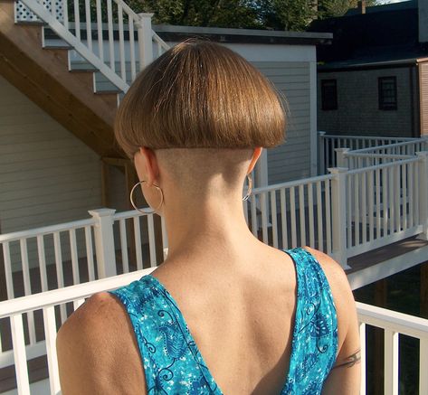 Sharp Bowl | bowlcutzac | Flickr Mushroom Haircut, Shaved Bob, Sleek Bob Hairstyles, Angled Bobs, Bowl Haircuts, Mushroom Hair, Shaved Nape, Very Short Haircuts, Woman Shaving