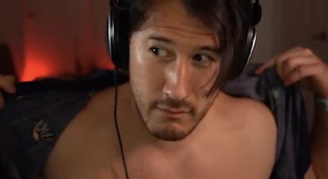 Shirtless Markiplier, Markiplier Long Hair, Hot Markiplier, Markiplier Profile Pic, Markiplier With Glasses, Markiplier Wallpaper, Hot Asian Men, Mark And Ethan, Beefy Men