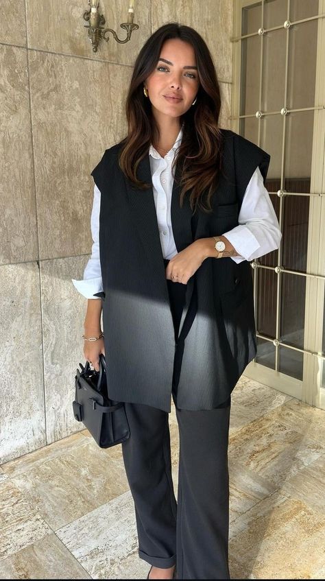 Elegantes Outfit Damen, Casual Outfits For Work, Look Formal, Office Casual Outfit, Stylish Work Attire, Corporate Outfits, Office Outfits Women, Office Setting, Business Casual Outfits For Work