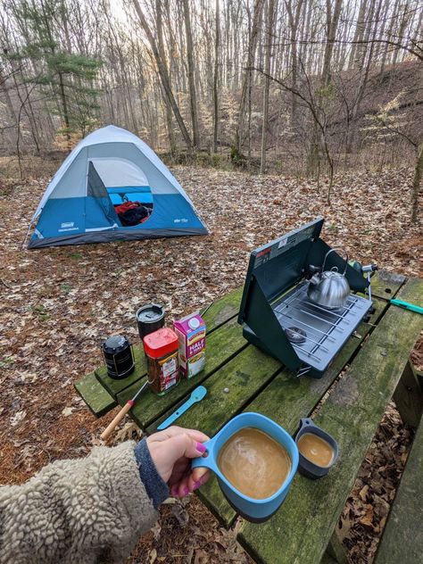 Fall Camping Aesthetic, Simple Camping Meals, Camping In The Cold, Camping In Forest, Camping Dinner Ideas, Tent Camping Aesthetic, Forest Trip, Vw Minibus, Campfire Snacks