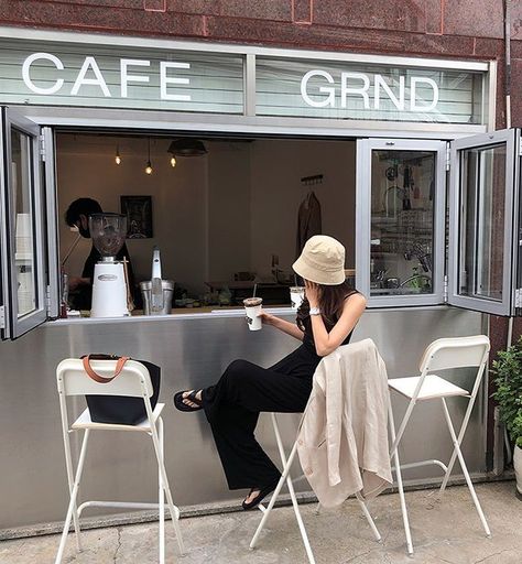 Cafe Photoshoot Outfit, Cafe Posing Ideas, Soft Minimalist Aesthetic Outfit, Cafe Poses Instagram, Cafe Outfit Ideas, Cafe Pose Ideas, Soft Minimalist Aesthetic, Cafe Ootd, Cafe Pose