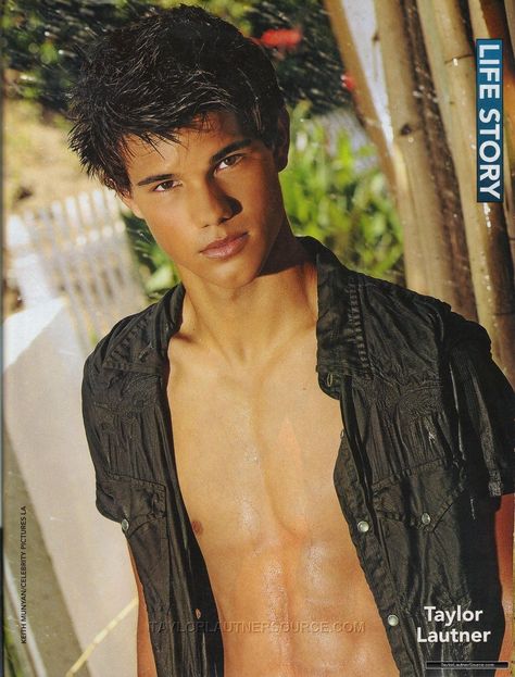 Taylor Lautner Shirtless, Taylor Jacobs, Jacob Black Twilight, Twilight Jacob, Twilight Photos, Cute Guy Pics, Cute White Guys, Taylor Lautner, The Perfect Guy