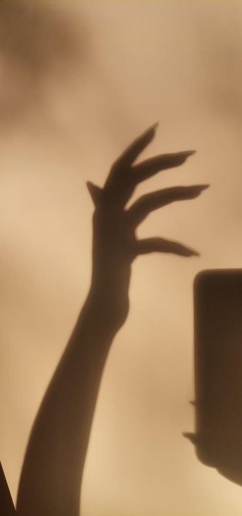 Hand. Aesthetic. Sunset. Golden hour aesthetic. Shadow aesthetic. Golden hour. Long nails. Gel nails. Tiktok. Summer. Summer outfits aesthetic. Sumer 2022. Wallpaper aesthetic Hand Aesthetic, Nails Tiktok, Aesthetic Shadow, Aesthetic Golden Hour, Shadow Aesthetic, Golden Hour Aesthetic, Hour Aesthetic, Hospital Admit, Hand Shadows