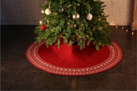 Knit Tree, Holiday Tree Skirts, Christmas Tree Dress, Red Tree, Warm Christmas, Beautiful Christmas Trees, Tree Skirt, Christmas Knitting, Holiday Tree