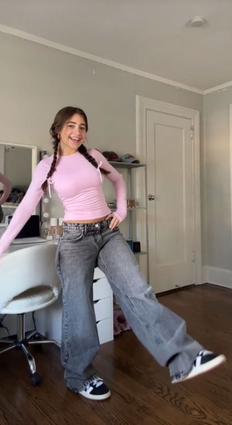 TikTok · demetra Outfit Inspo Casual, Cute Outfits For School, Simple Trendy Outfits, Cute Everyday Outfits, Cute Simple Outfits, Back To School Outfits, Really Cute Outfits, Basic Outfits, School Fashion