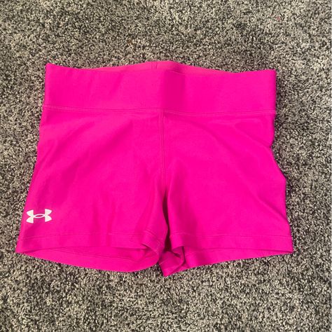 Under Armour Size Medium Volleyball Shorts. Pink Volleyball, Neon Green Shorts, Volleyball Clothes, Volleyball Stuff, Volleyball Gear, Athletic Shorts Women, Under Armor Shorts, Xmas Wishlist, Volleyball Shorts