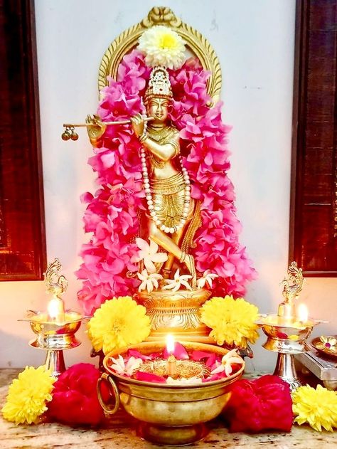 Hindu Statues Goddesses, Mandir Decoration, Home Flower Decor, Janmashtami Decoration, Diy Floral Decor, Housewarming Decorations, Pooja Mandir, Ganpati Decoration Design, Pooja Room Door Design