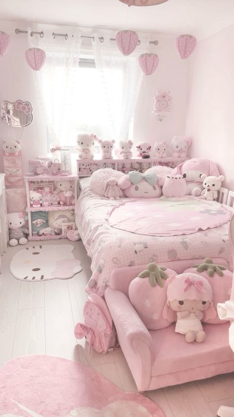 kawaii pink bed :3 Kawaii Small Bedroom, Cutecore Bedding, Bedroom Ideas For Sharing A Room, Cute Sanrio Bedroom, Pink Room Aesthetic Kawaii, Pink Room Inspo Minimalist, Pink Japanese Bedroom, Cute Core Room Decor, Room Ideas Aesthetic Kawaii