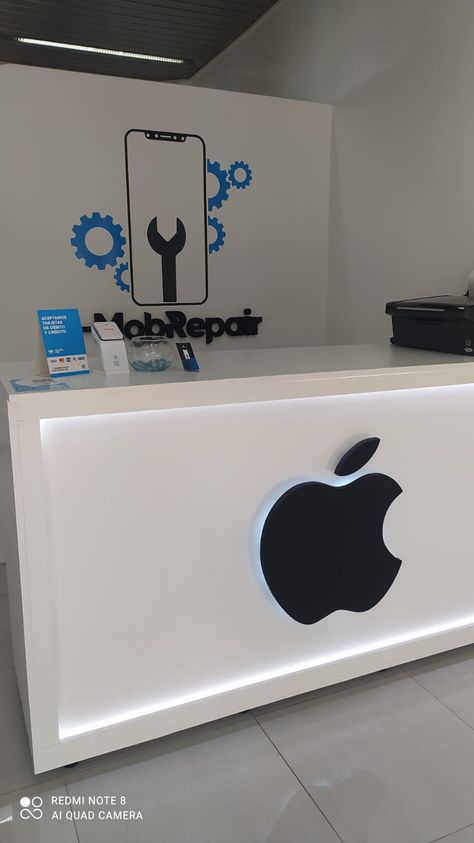 Iphone Shop Interior Design, Electronic Shop Interior Design, Mobile Shop Counter, Mobile Shop Design Interior, Receptionist Desk Design, Electronics Store Design, Cell Phone Repair Shop, Iphone Store, Mobile Shop Design