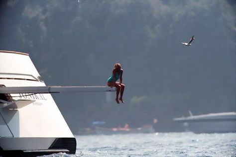 One of my favorite pictures of Princess Di... Photos sure tell stories don't they? Diana Dodi, Princess Diana And Dodi, Dodi Al Fayed, Portofino Italy, Quotes Celebrities, Princess Diana Pictures, Diving Board, Wallpapers Quotes, Lady Diana Spencer