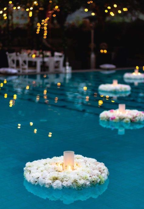 Backyard Wedding Pool, Wedding Pool Party Decorations, Pretty Pool, Wedding Pool Party, Pool Wedding, Outdoor Dinner Parties, Outdoor Party Lighting, Poolside Party, Pool Party Decorations