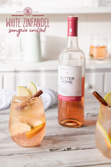 White Zinfandel Sangria Recipes, White Zinfandel Drinks, White Zinfandel Sangria, Apple Sangria Recipes, Healthy Wine, White Wine Recipes, Zinfandel Wine, Easy Sangria Recipes, Holiday Sangria