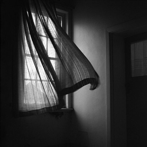 An overwhelming dread came over me ... the window was closed. Rain Wallpapers, Dark Paradise, Foto Tips, Composition Photography, Through The Window, Black And White Aesthetic, Dark Photography, Dark Room, Black N White