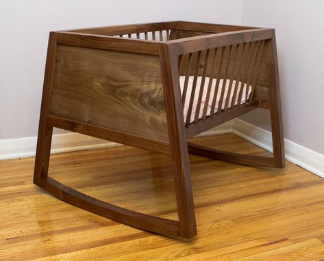 Rocking Walnut Bassinet - Album on Imgur Wood Bassinet, Baby Cradle Plans, Cradle Woodworking Plans, Crib Woodworking Plans, Woodworking Plans Storage, Rocking Bassinet, Sofa Santai, Woodworking Furniture Plans, Baby Cradle