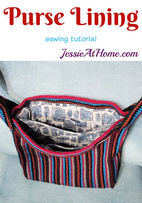 This purse lining tutorial will walk you through making a lining with two pockets and a center divider for a rectangular bag. #Clover #Sewing #PurseLining #BagLining #DIYLining #HowToSewALining #Tutorial #SewingPattern #Crafts #DIY #JessieAtHome #JessieRayot Diy Fabric Purses, Knit Bags, Sew Projects, Purse Crafts, Pumpkin Waffles, How To Make Purses, Small Sewing, Diy Bags Purses, Fabric Purses