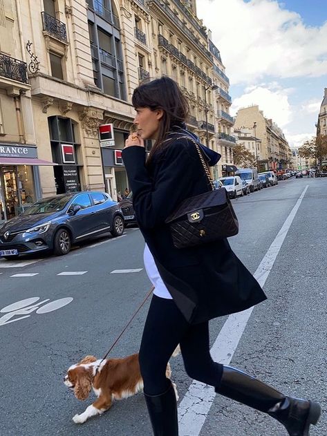 Shoes With Leggings, Leia Sfez, Ann Demeulemeester Boots, Colorful Jacket, Maternity Chic, Leather Knee Boots, Chanel Jacket, Colorful Heels, Pregnancy Looks