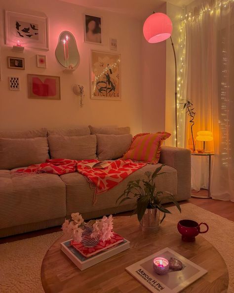 All you need for calmness : lights 💫 🕯️, flowers 💐, plants 🪴,books 📚 and coffee ☕️ Wait for my little friend at the end 🤩 🕊️ #balkony… | Instagram Best Friend Living Together, House Inspiration Living Room, Lighting Room Ideas, Living Room Inspiration College, Best Friends Apartment, Wlw Apartment, Friends Inspired Apartment, Soft Lighting Ideas, Cozy Hangout Room