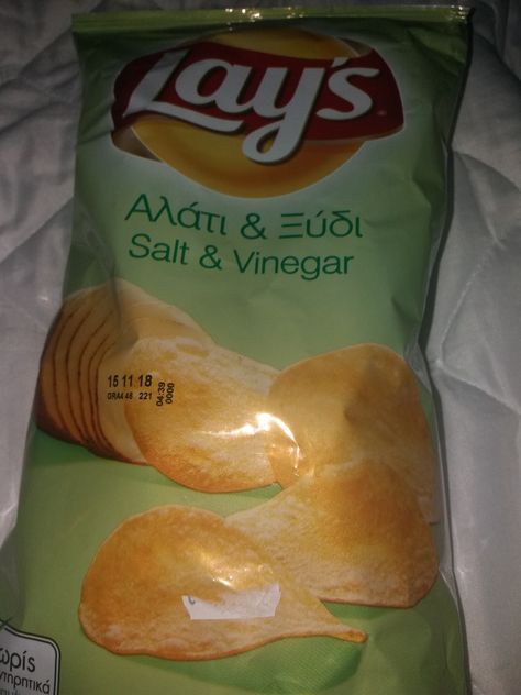 Salt & Vinegar Potato Chips - Lays Chips Lays, Small Meals, Potato Chips, Chip Bag, Vinegar, Oreo, Potato, Biscuits, Snack Recipes