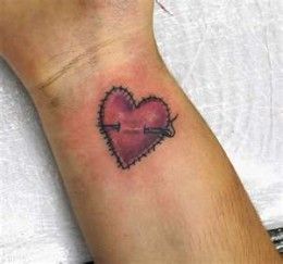 Chinese Tattoo Designs, Love Heart Tattoo, Simple Heart Tattoos, Heart Tattoo Wrist, Small Heart Tattoos, Small Tattoos With Meaning, Heart Tattoos, Heart Tattoo Designs, Tattoo Designs And Meanings