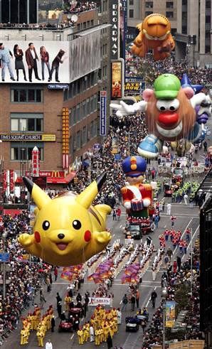 Macy's Thanksgiving Day Parade. The first Thanksgiving after I moved to Florida, I watched the parade and cried like a baby. I was THAT homesick. Macy's Parade, Macys Thanksgiving Parade, Macy’s Thanksgiving Day Parade, Macys Parade, Thanksgiving Parade, Voyage New York, Thanksgiving Day Parade, I Love Nyc, Guy Fawkes