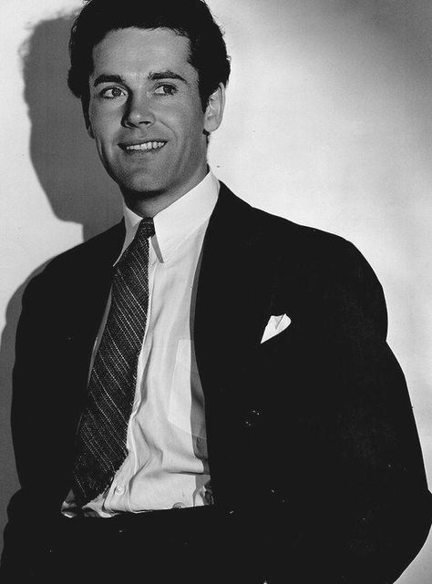 For more Fonda pics and info, and all things Classic Hollywood, visit my website! ❤️ #tcm #letsmovie #classicfilms #classicmovies #macaronsandmimi #oldmovies #classichollywood #oldhollywood #henryfonda Henry Fonda, Hollywood Men, Classic Movie Stars, Stage Actor, Hollywood Legends, Hollywood Star, Golden Age Of Hollywood, Movie Photo, Classic Films