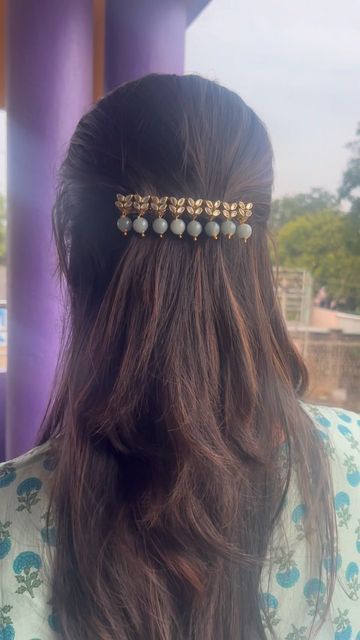 Hair Clips Design, Silk Thread Saree Pins, Silk Thread Hair Clips, Gold Hair Clips Indian, Kundan Hair Clips, Gold Hair Pins Indian Traditional, Terracotta Temple Jewellery, Silk Thread Earrings Designs, Fabric Bangles