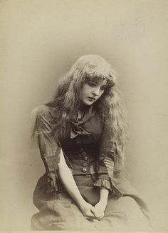 Beautiful Victorian stage actress Belle Archer looking heartbreakingly blue in this lovely photograph of her in her youth. #Victorian #19th_century #1800s #photograph #antique #vintage #woman #Belle_Archer #actress #stage Photography 19th Century, Istoria Artei, Antique Photography, Old Portraits, Portrait Vintage, Victorian Photos, Old Photography, Arte Inspo, Foto Vintage